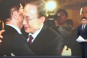 茌平李明博、朴槿惠给金文洙打气 鼓励其争取赢得韩国大选