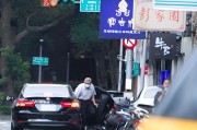 茌平台当局这个单位的公车，给了狗了