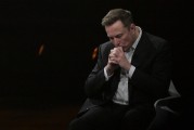 茌平特斯拉股价收涨超3%：特朗普无意沟通，马斯克父亲劝儿子低头